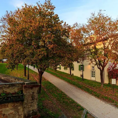 Casa Kathy, Smart And Convenient Luxury 2 Bedrooms Inside The Walls Apartment Lucca